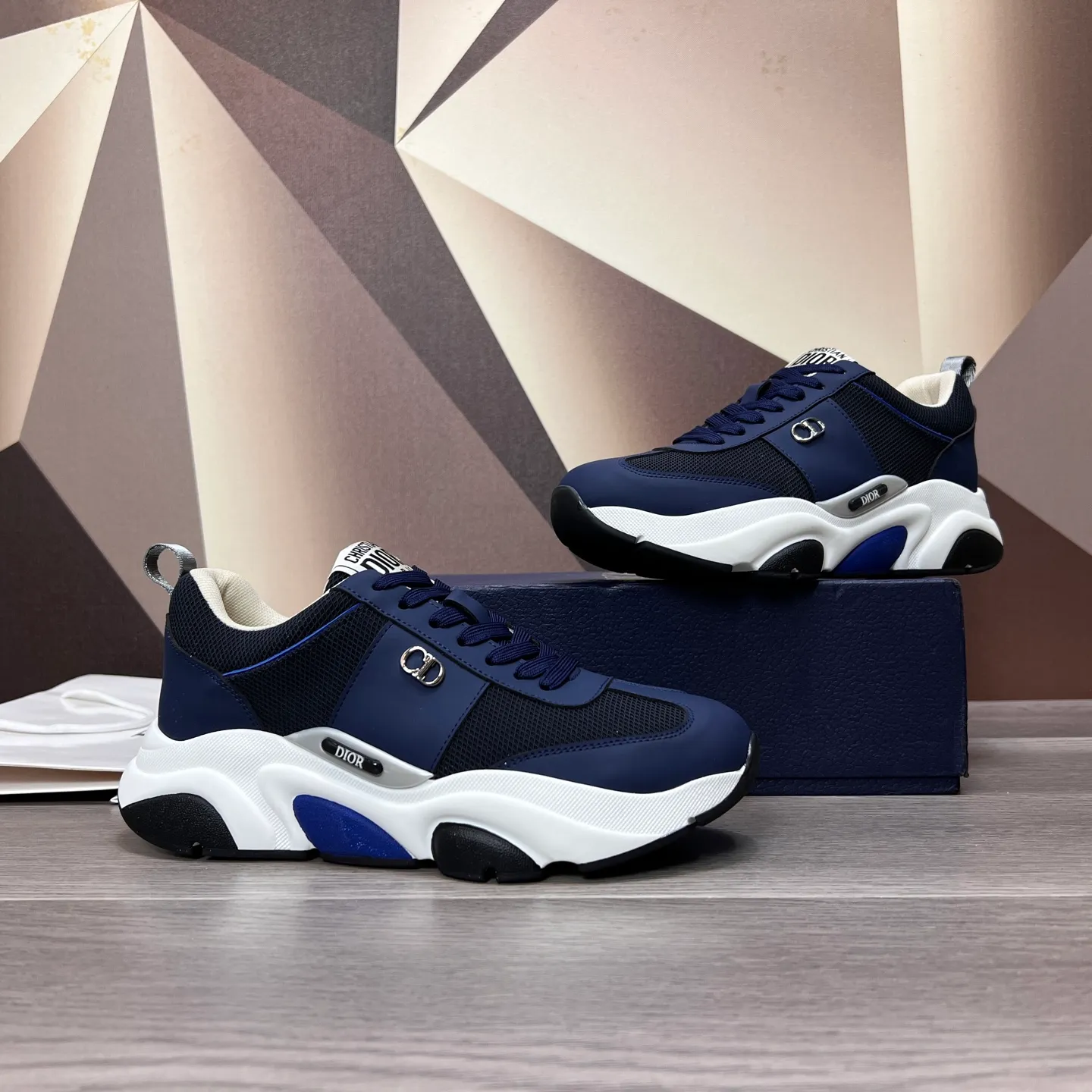 Factory price: 438💰Original Dior quality.~ Unique modern style sneakers. 🏃A must-have casual shoe for trendy men😍😍 Imported cowhide fabric, sheepskin foot pads (refuse to discolor and grind feet) soles: Original soles specially provided by the original factory, French lazy style design ⚠️Fit to the feet, original quality, super comfortable original soles. It’s like shooting the real thing🎬The real thing is better, high-quality sneakers, men’s shoe size: 38-44, (45 can be customized)